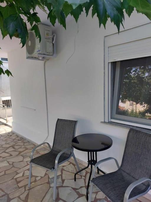 Studio Με Όλες Τις Ανέσεις Neon Petritsion Exterior photo